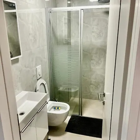 With Swimming Pool Lagotto トロギール