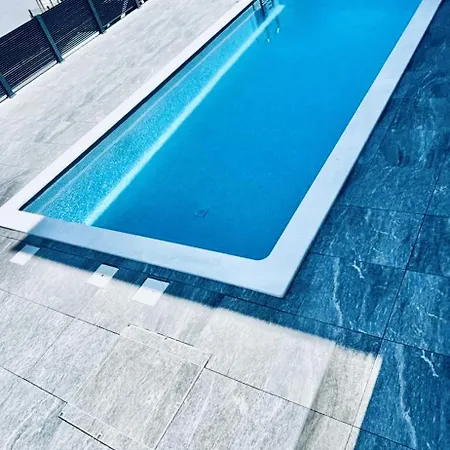 With Swimming Pool Lagotto アパート トロギール