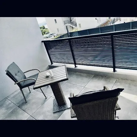 With Swimming Pool Lagotto Apartment