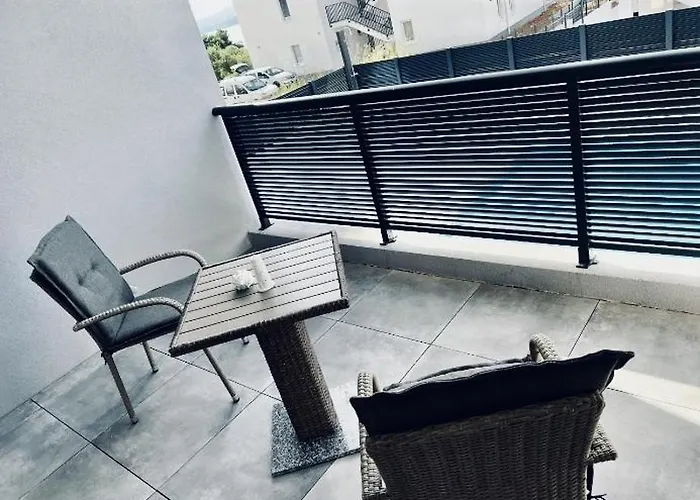 With Swimming Pool Lagotto Apartment