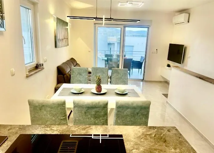 With Swimming Pool Lagotto Trogir