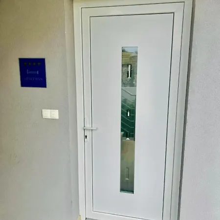 With Swimming Pool Lagotto Apartamento Trogir